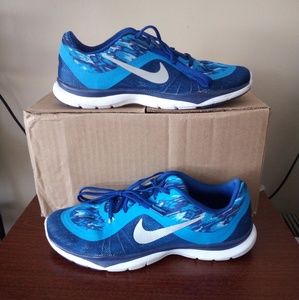 Women's Nike training flex tr 6
